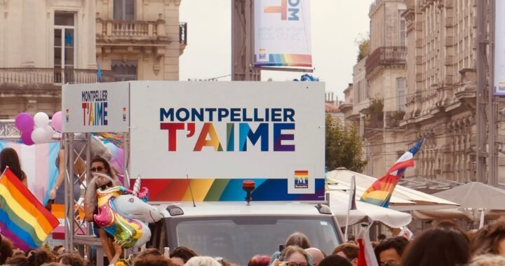 Marcha do Orgulho LGBT+ em Paris junta milhares em protesto contra a extrema-direita”